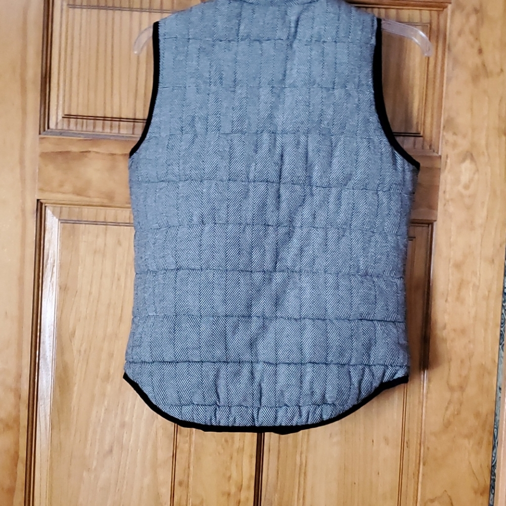 Vest - Picture 2 of 3